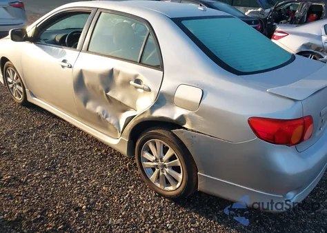 2010 Toyota Corolla S z USA, uszkodzony, nr VIN 2T1BU4EE4AC278545